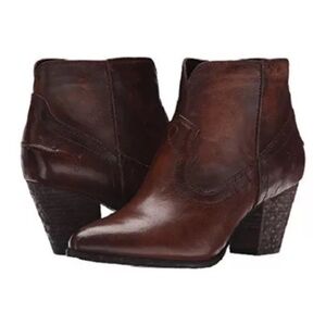 Frye Renee Seam Short in Dark Brown Size 5.5